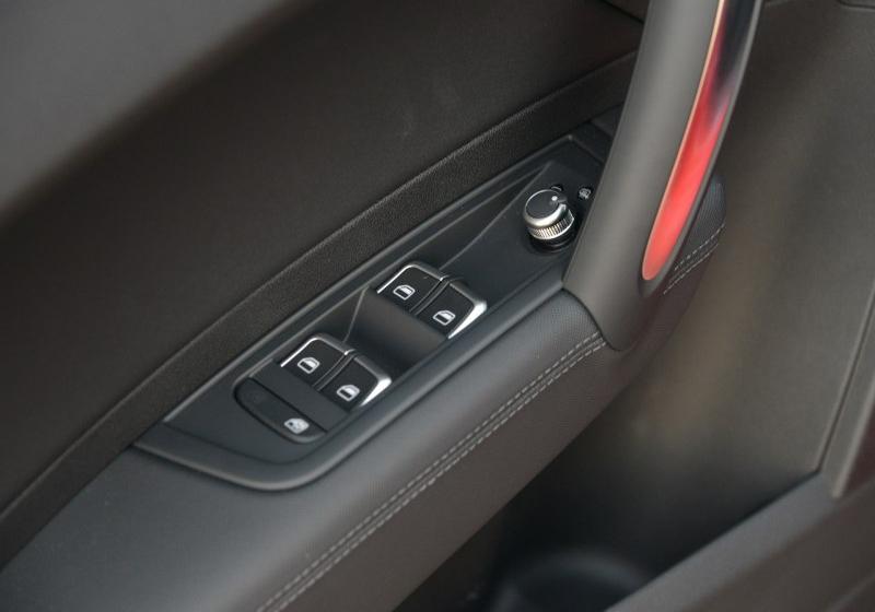 2016 30 TFSI Sportback S Line˶