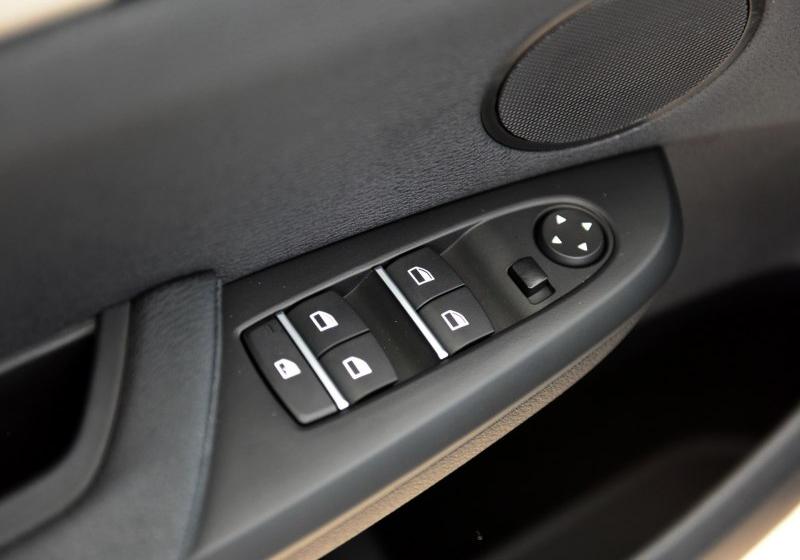 2016�� sDrive20i