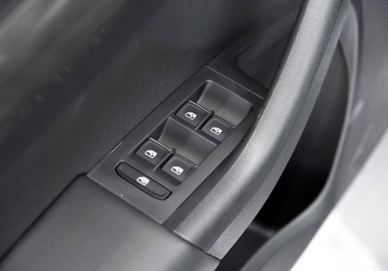 2017�� 1.6L �ֶ����а�