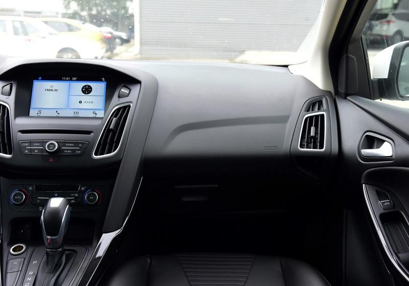 2017  EcoBoost 180 ԶӢ