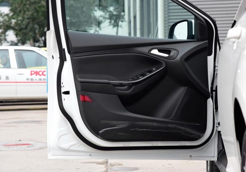 2017  EcoBoost 180 ԶӢ