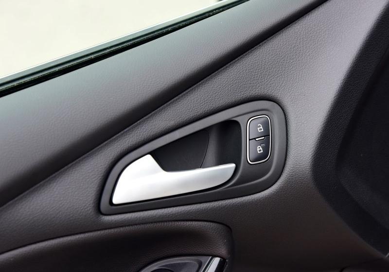 2017  EcoBoost 180 ԶӢ