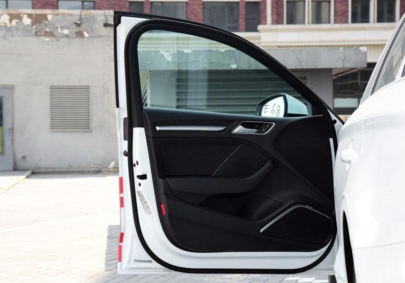 2016 Limousine 35 TFSI ر