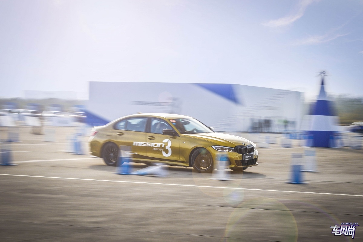 06010258ec4f6f69ef9736.jpg 4.嘉宾体验金卡纳晋级赛道.jpg