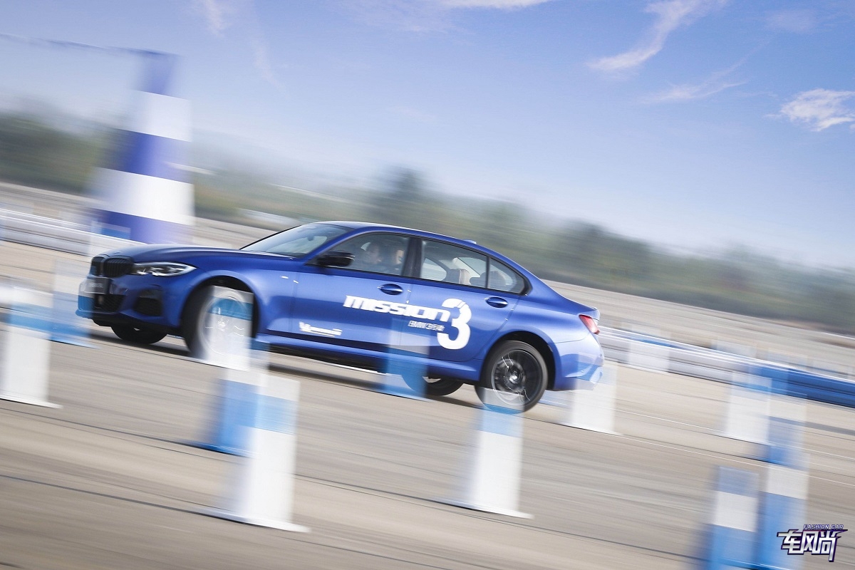 060105275b7f307aed5691.jpg 5.嘉宾体验金卡纳晋级赛道.jpg